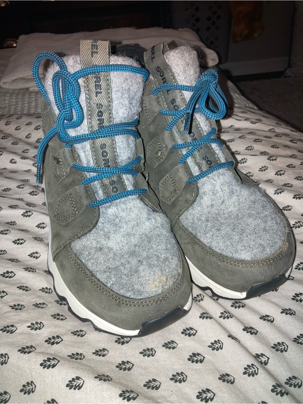 Sorel women’s Gray Felt & Suede High-Top Boots with Blue Laces